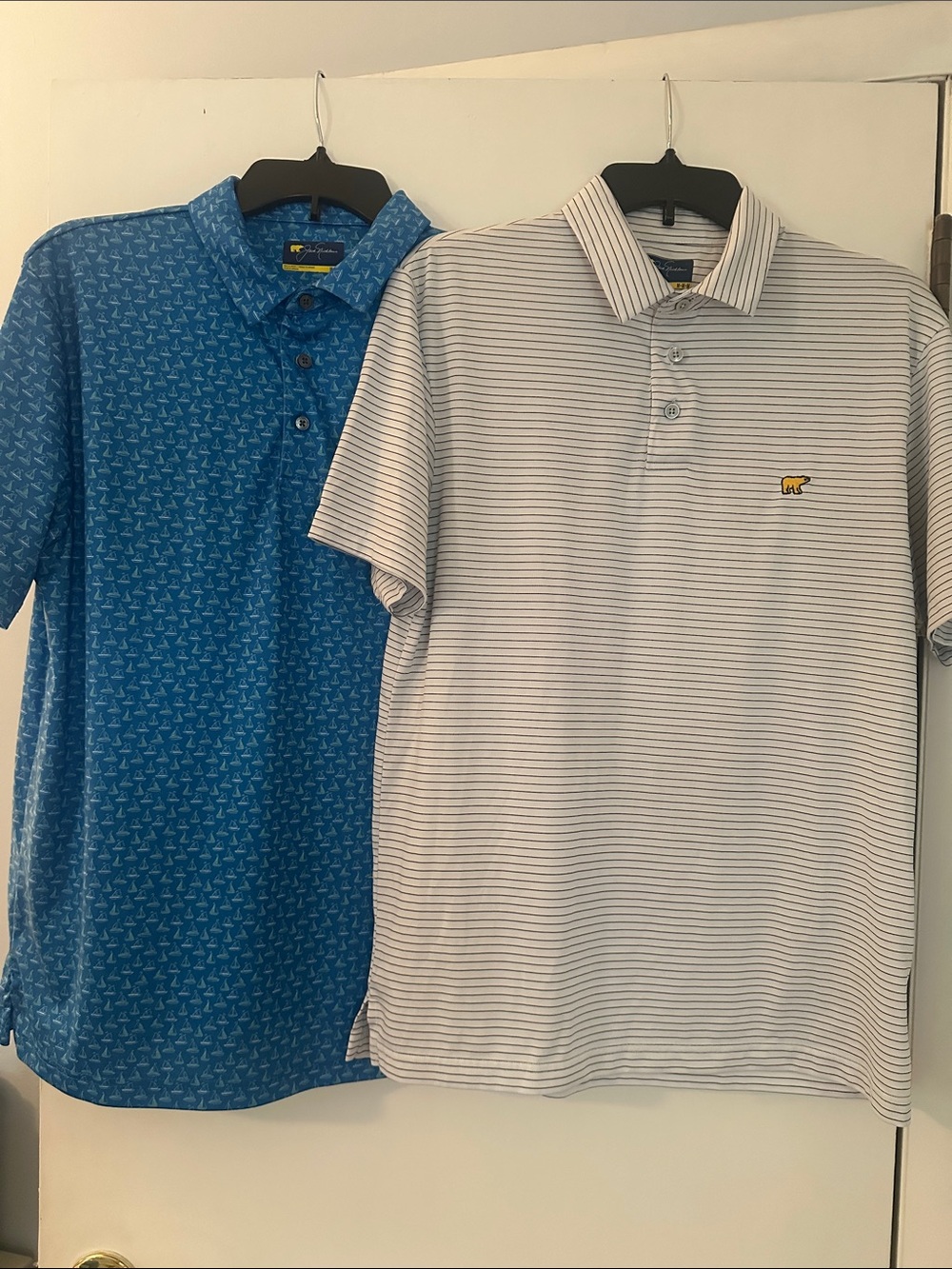 JN 2 Men's Polos White Striped & Turquoise Sailboats Size Medium